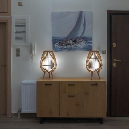 Max Blue Apartment, A Stay Like No Other بيرايوس المظهر الخارجي الصورة