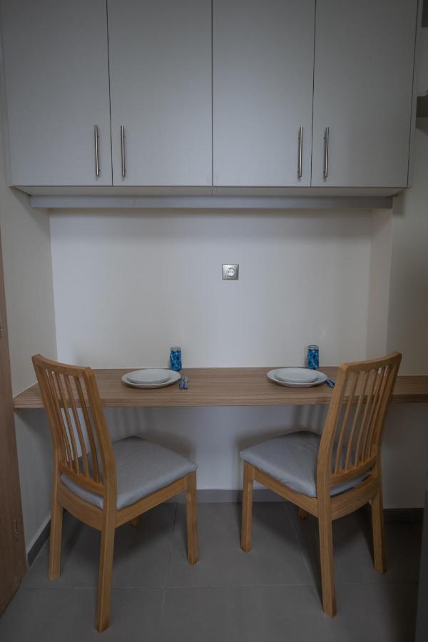 Max Blue Apartment, A Stay Like No Other بيرايوس المظهر الخارجي الصورة