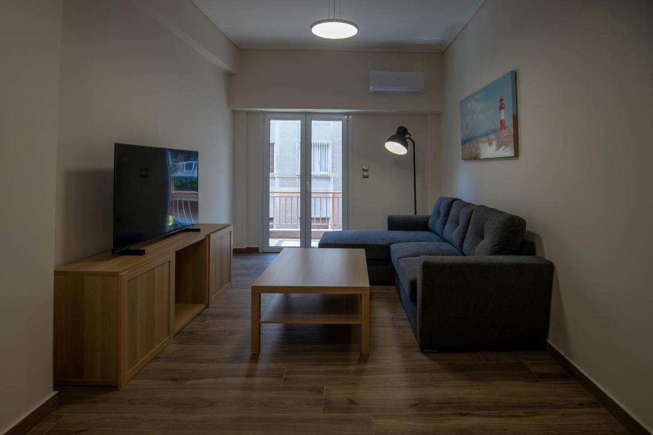 Max Blue Apartment, A Stay Like No Other بيرايوس المظهر الخارجي الصورة
