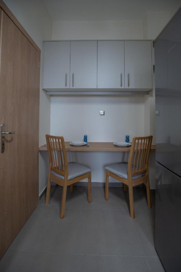 Max Blue Apartment, A Stay Like No Other بيرايوس المظهر الخارجي الصورة