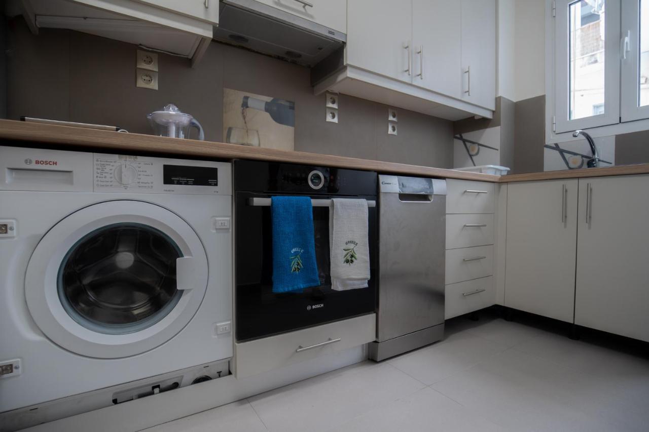 Max Blue Apartment, A Stay Like No Other بيرايوس المظهر الخارجي الصورة