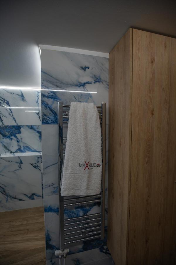 Max Blue Apartment, A Stay Like No Other بيرايوس المظهر الخارجي الصورة
