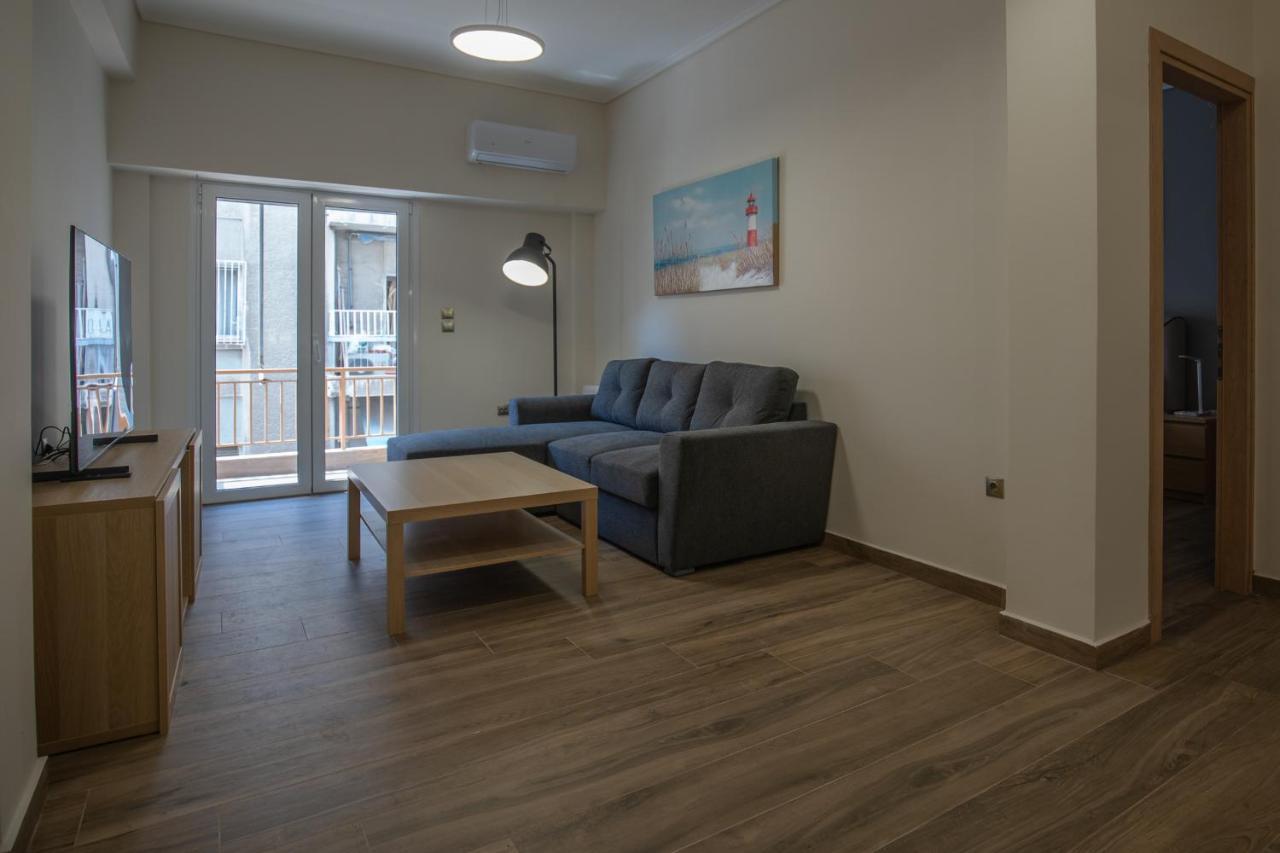 Max Blue Apartment, A Stay Like No Other بيرايوس المظهر الخارجي الصورة