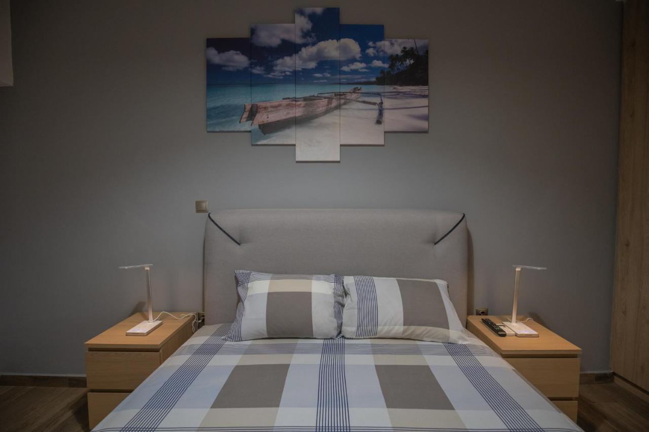 Max Blue Apartment, A Stay Like No Other بيرايوس المظهر الخارجي الصورة